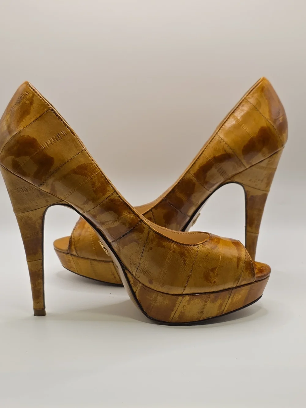 Pour La Victoire Angelie Eel Skin Platform Peep Toe Heels Size 7.5